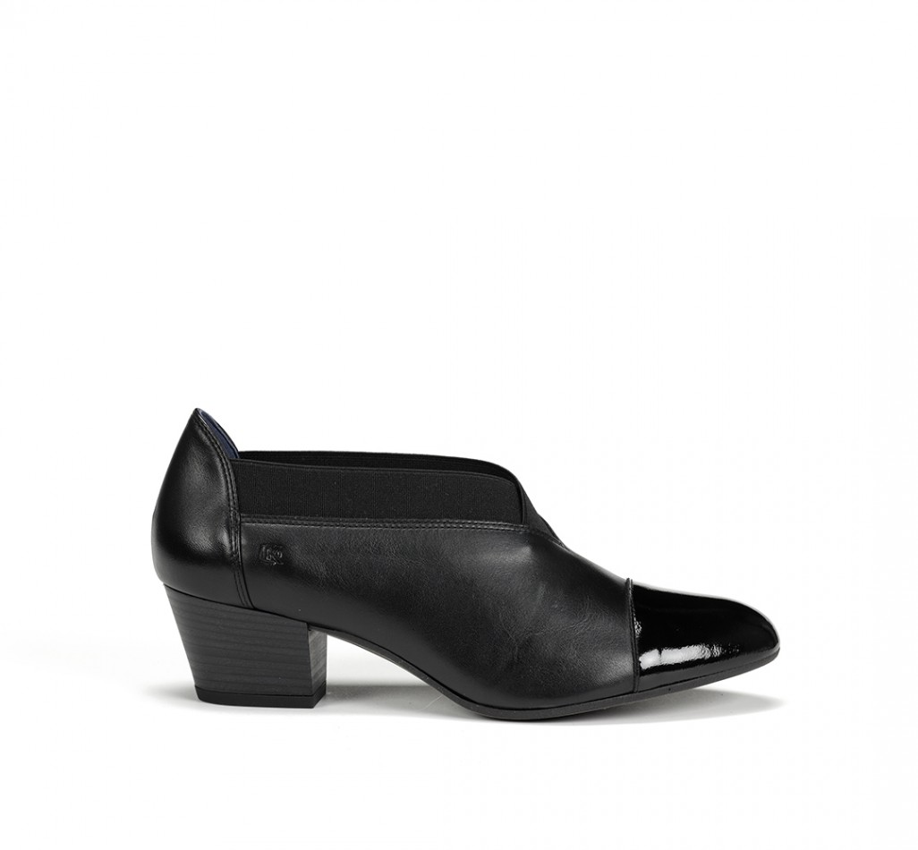 DORA D8880 Black Shoe