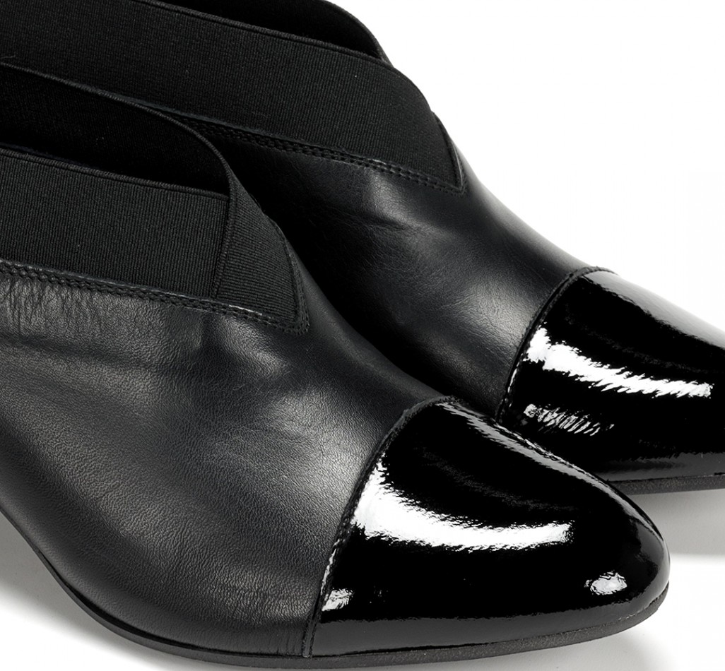 DORA D8880 Black Shoe